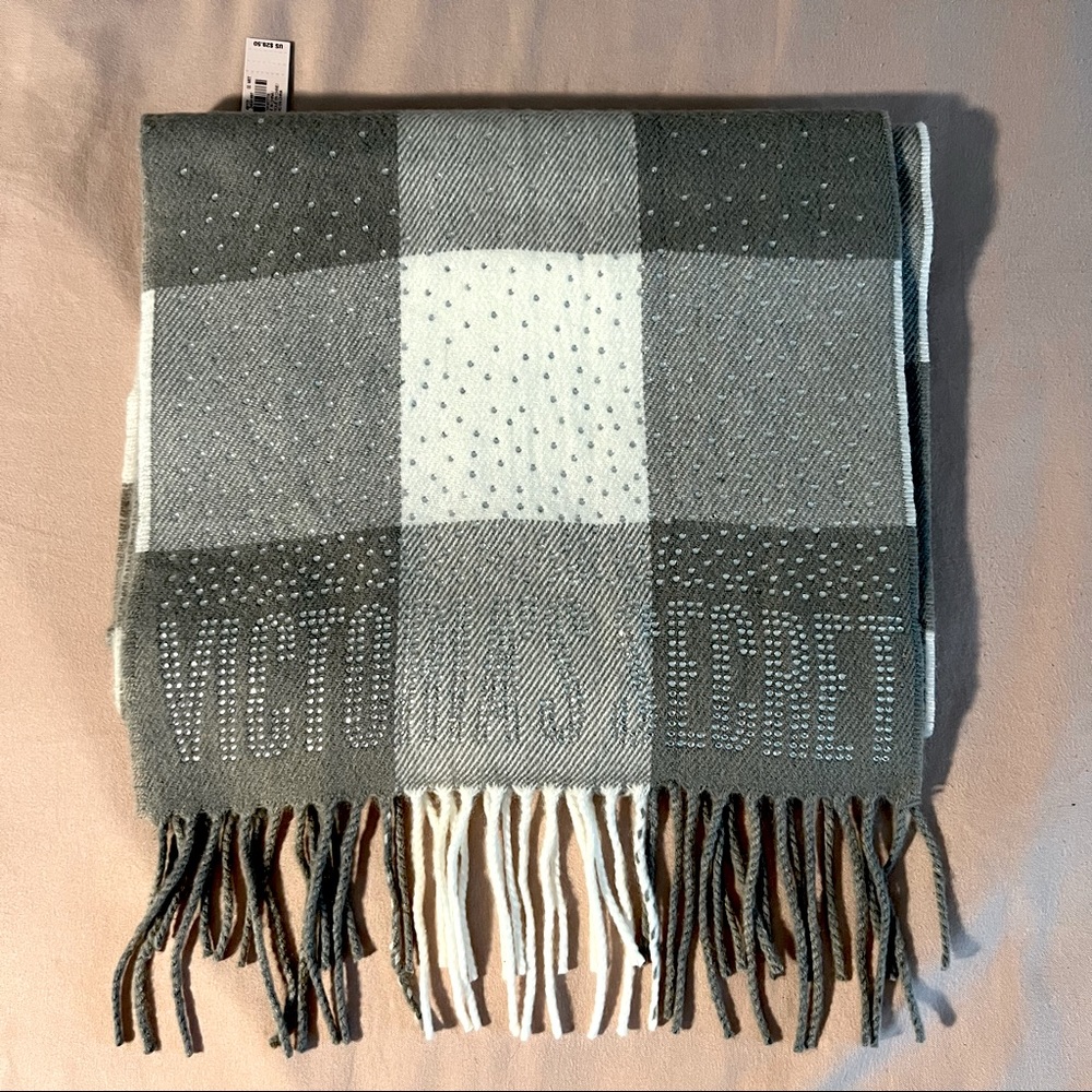 VICTORIA SECRET WINTER ANGEL COLLECTION SCARF